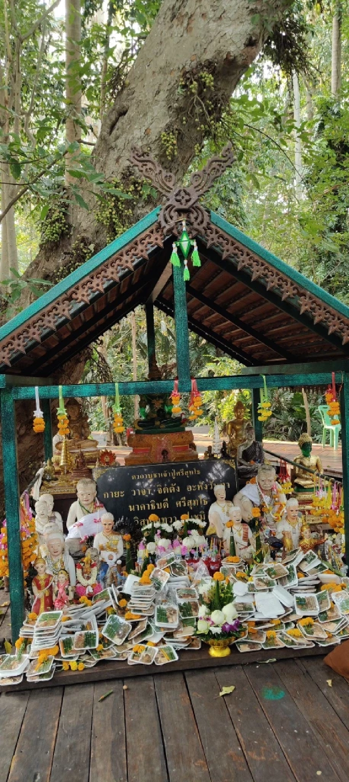 คำชะโนดแน่น ประชาชนแห่ขอพร ขนลุกเลขธูป - ขันน้ำมนต์ ตรงกัน