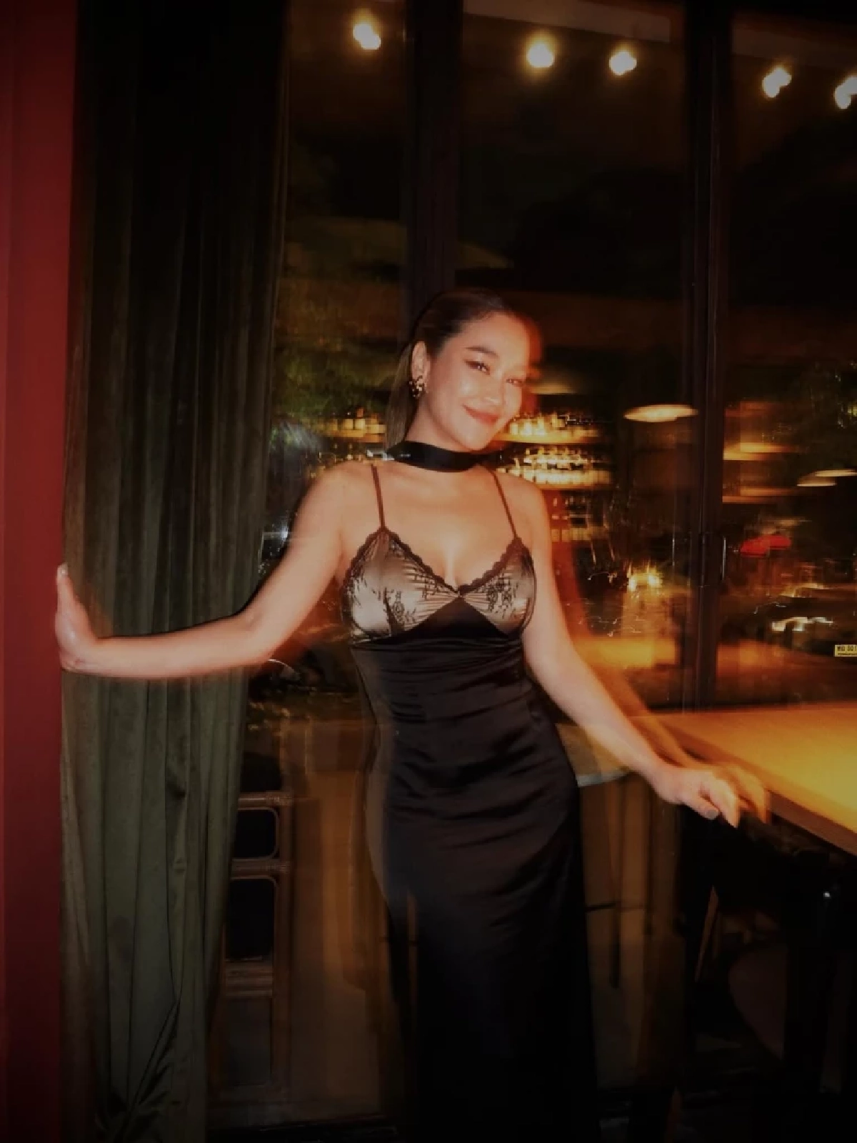 จูน กษมา ศิลาชัย เสิร์ฟลุคหรูแหวกอกเบาๆ หุ่นดีเกินต้าน