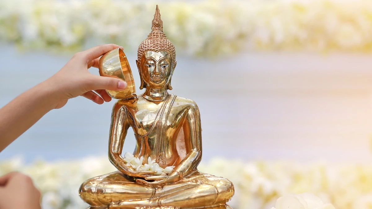 วิธีสรงน้ำพระที่บ้าน รับ วันสงกรานต์ 2569 ทำตามนี้ถูกต้อง