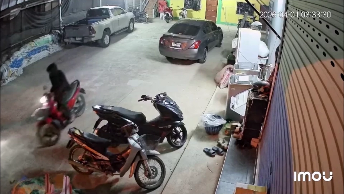 แม่สายผวาแก๊งวัยรุ่นบุกหอพักฉก จยย. 2 คัน คาดส่งขายเพื่อนบ้าน