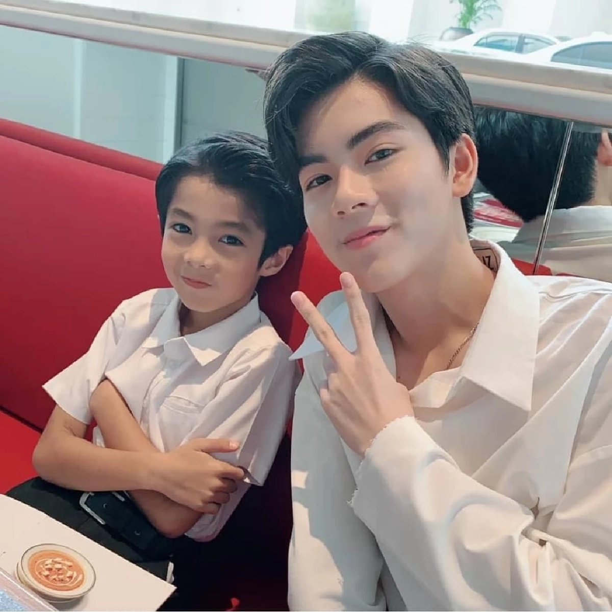 จำได้ไหม? “วันเฉลิม” ลูกแม่ลำยอง โตเป็นหนุ่มหล่อสะดุดตา