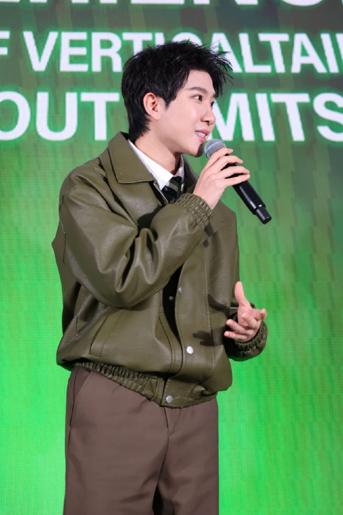 เฟิร์ส-ข้าวตัง ร่วมงานเปิดตัวความบันเทิงซีรีส์แนวตั้ง AIS x ReelShort