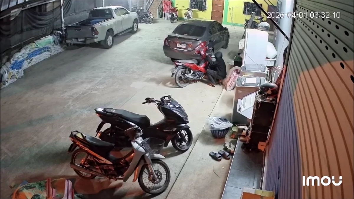 แม่สายผวาแก๊งวัยรุ่นบุกหอพักฉก จยย. 2 คัน คาดส่งขายเพื่อนบ้าน