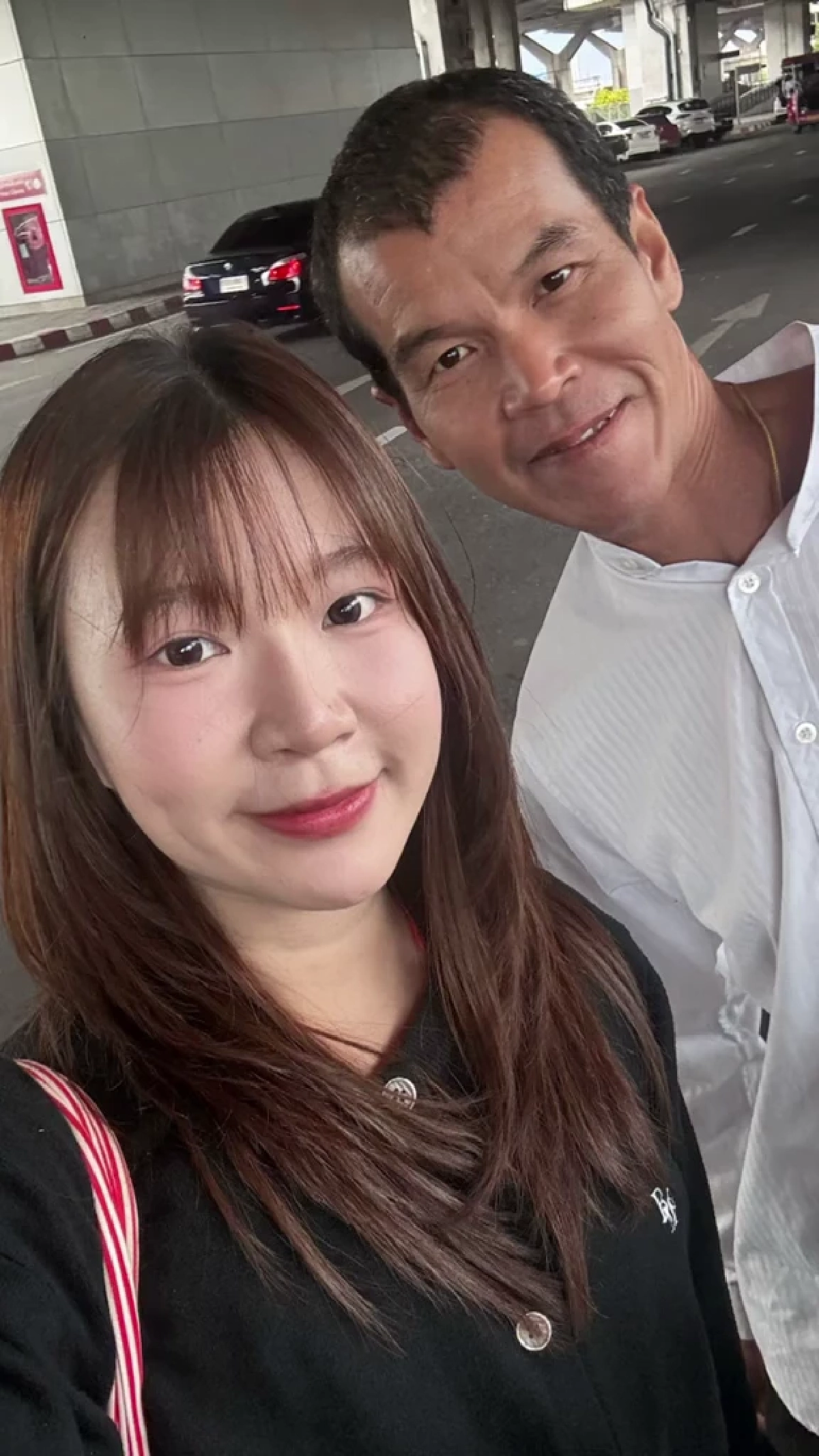 พ่อปลื้มสุดๆ เปิดภาพลูกสาวตลกชื่อดัง ดีกรีพนักงานสายการบิน