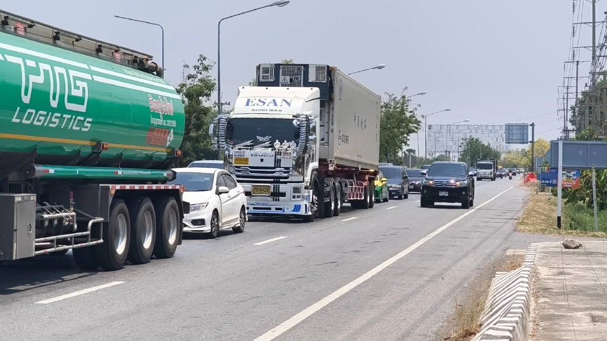 จราจรมิตรภาพช่วงโนนสูงหนาแน่น เจ้าหน้าที่เร่งเปิดช่องทางพิเศษ