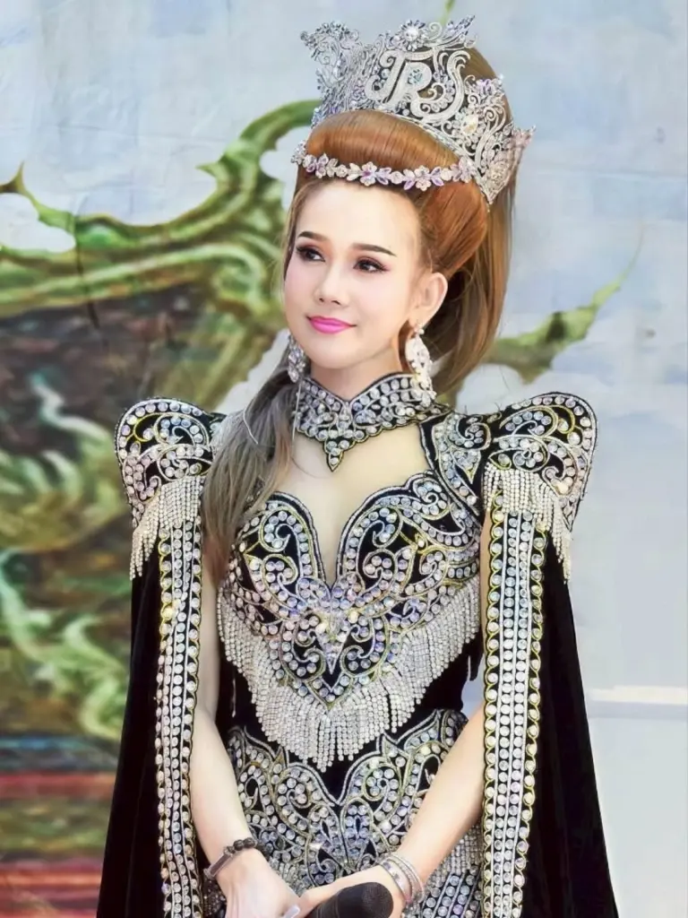 ส่องภาพล่าสุด "จิ้งหรีดขาว วงศ์เทวัญ" โกงอายุจนนึกว่าสาววัยรุ่น 