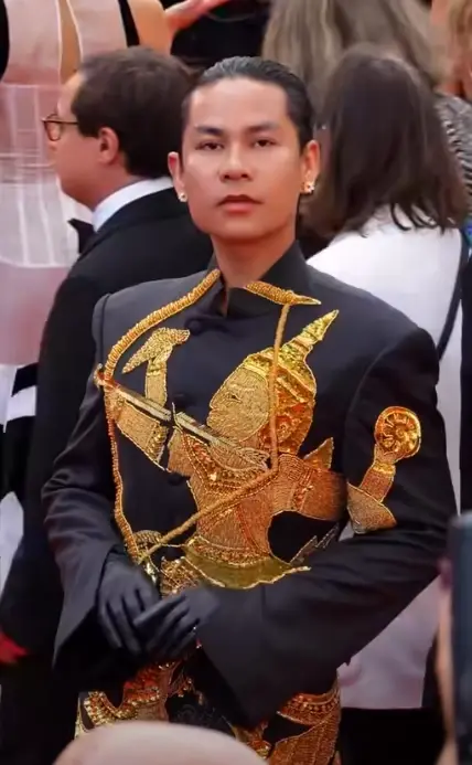 เปิดสาเหตุ "ดีไซเนอร์เขมร" ถูกหิ้วลงพรมแดงเมืองคานส์
