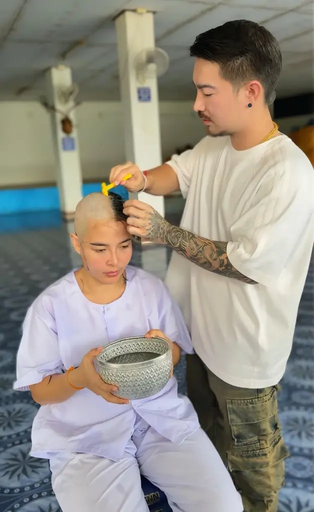 อนุโมทนาบุญ "อีหวึ่ง" อินฟลูฯชื่อดัง โกนผมบวชชี ศึกษาธรรม