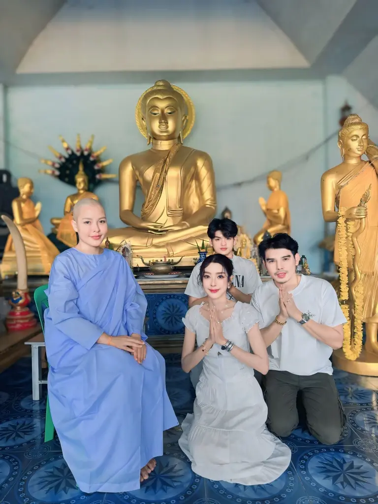 อนุโมทนาบุญ "อีหวึ่ง" อินฟลูฯชื่อดัง โกนผมบวชชี ศึกษาธรรม
