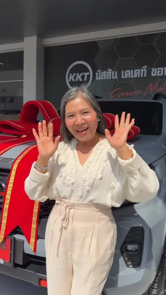 "แม่แก้ว" ปลื้มหนัก"ณเดชน์"ถอยรถป้ายแดงให้ เลขทะเบียนสะดุดตา