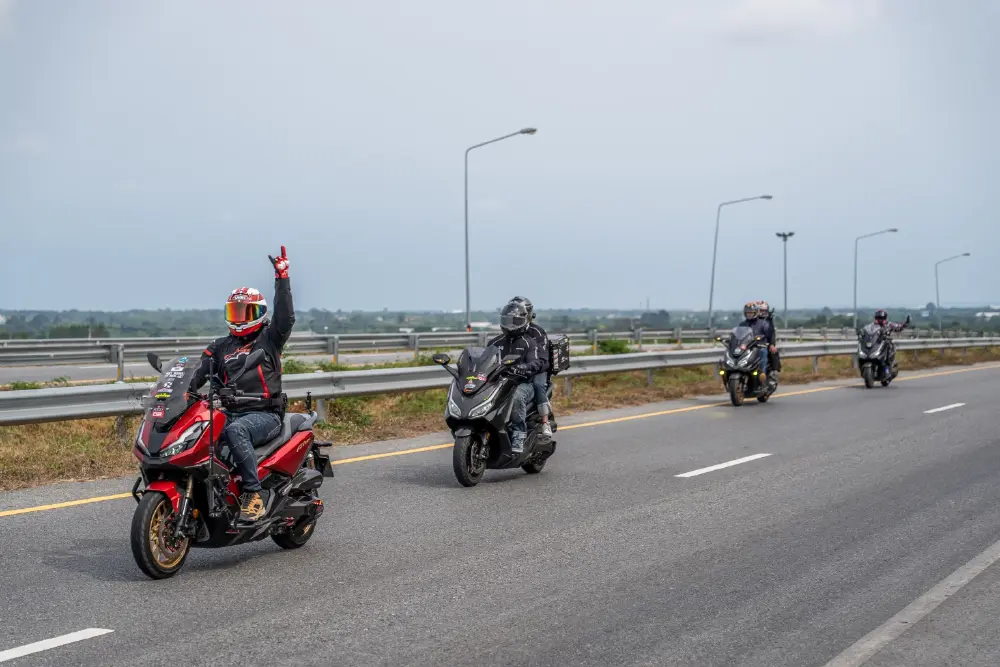 รถจักรยานยนต์ฮอนด้า พาชาว New Honda FORZA 350 และ ADV350 ออกทริปสุดเอ็กซ์คลูซีฟ
