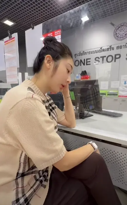 ระทึกรถพุ่งชนบ้าน "แนน ลฎาภา" ตอนตี 4 แห่ส่องเลขบ้าน - ทะเบียนรถ