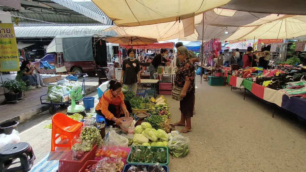 ตลาดนัดหนองฉางซบเซา แม่ค้าหวังไทยช่วยไทยพลัสฟื้นยอด