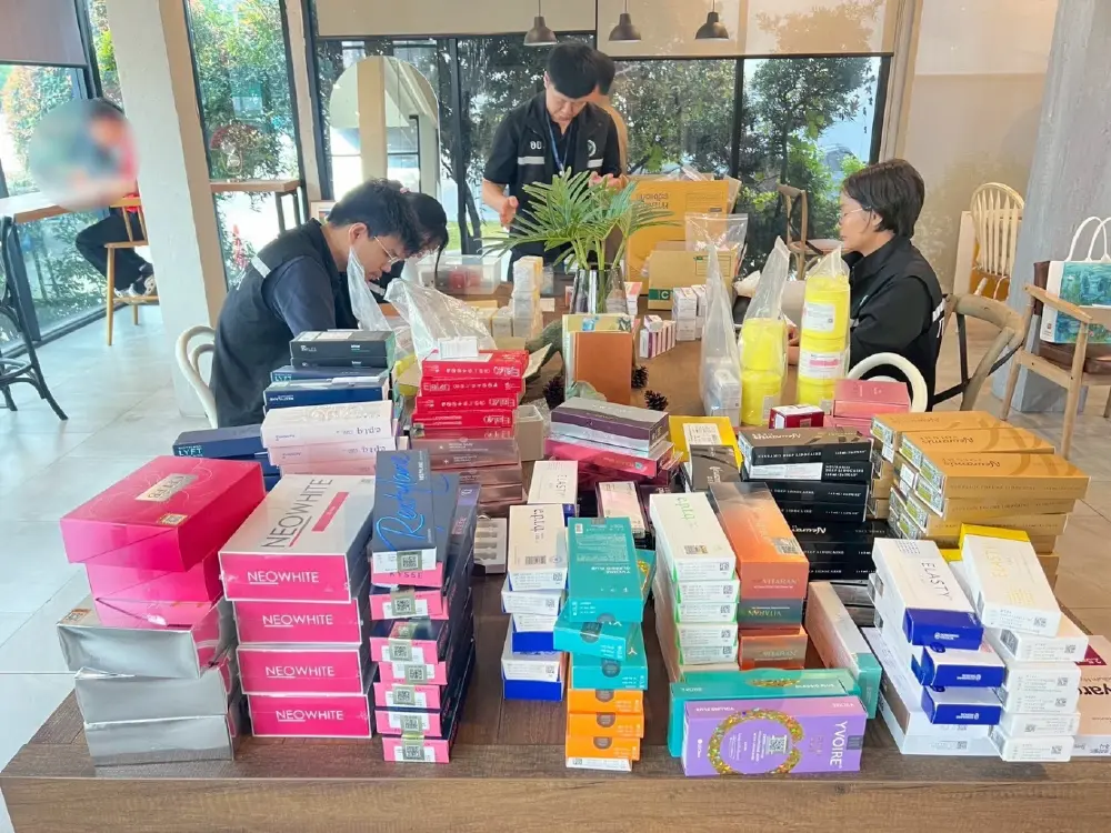 ทลายคาเฟ่ย่านลาดพร้าว แอบซุกโบท็อก ฟิลเลอร์เถื่อน ส่งขายคลินิกทั่วไทย