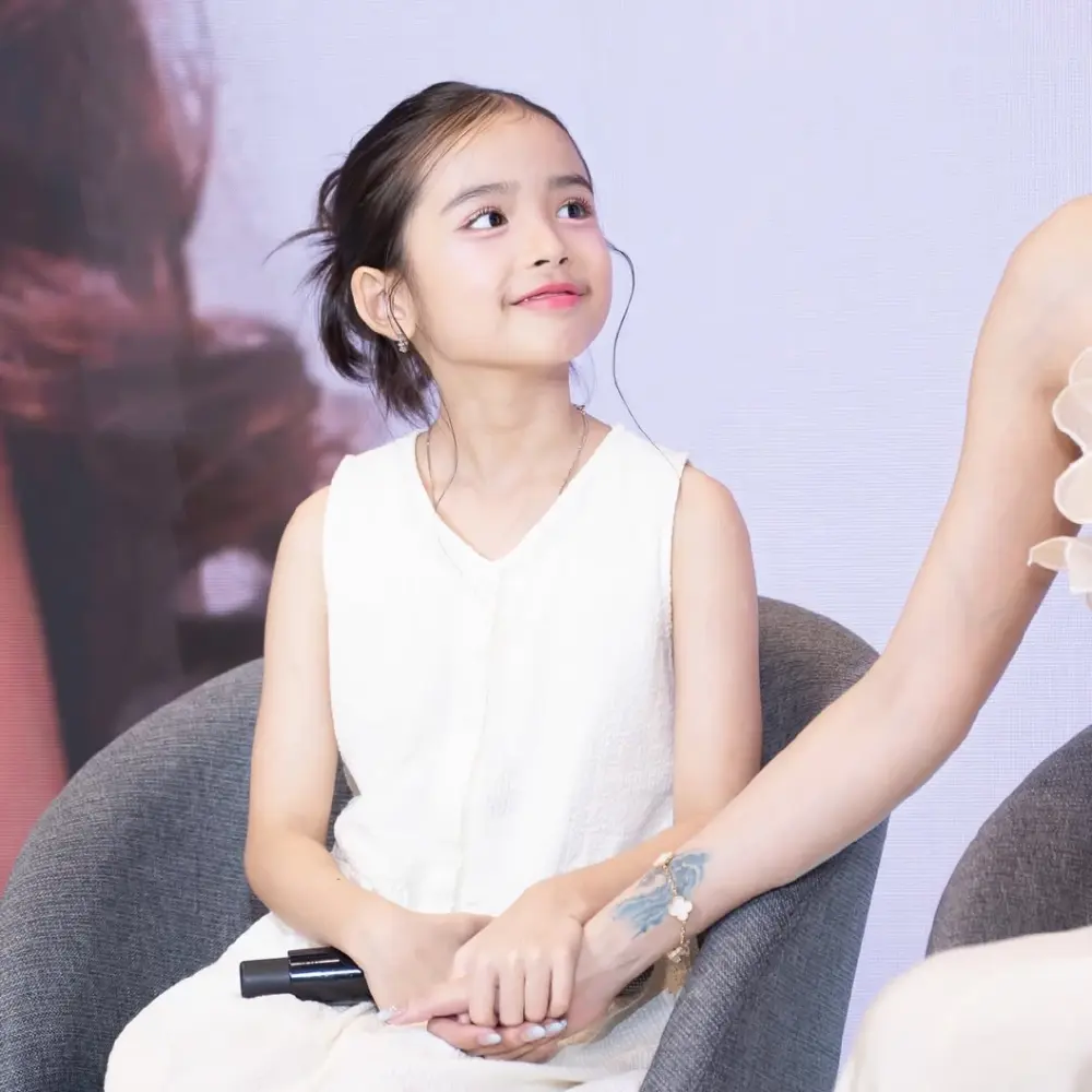 สำเนาถูกต้อง อุ้ม ลักขณา-น้องดิสนีย์ แต่งหน้าจัดเต็ม ลุคหวานฉ่ำ