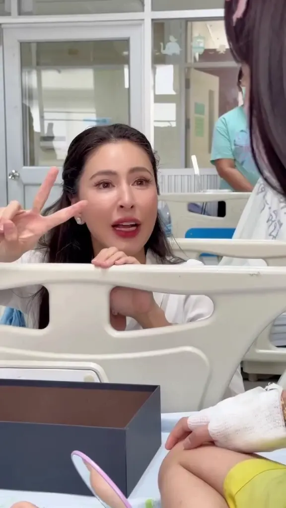 นางฟ้านอกจอ  ริต้า ศรีริต้า ลงพื้นที่ส่งกำลังใจถึงเด็กป่วยมะเร็ง  