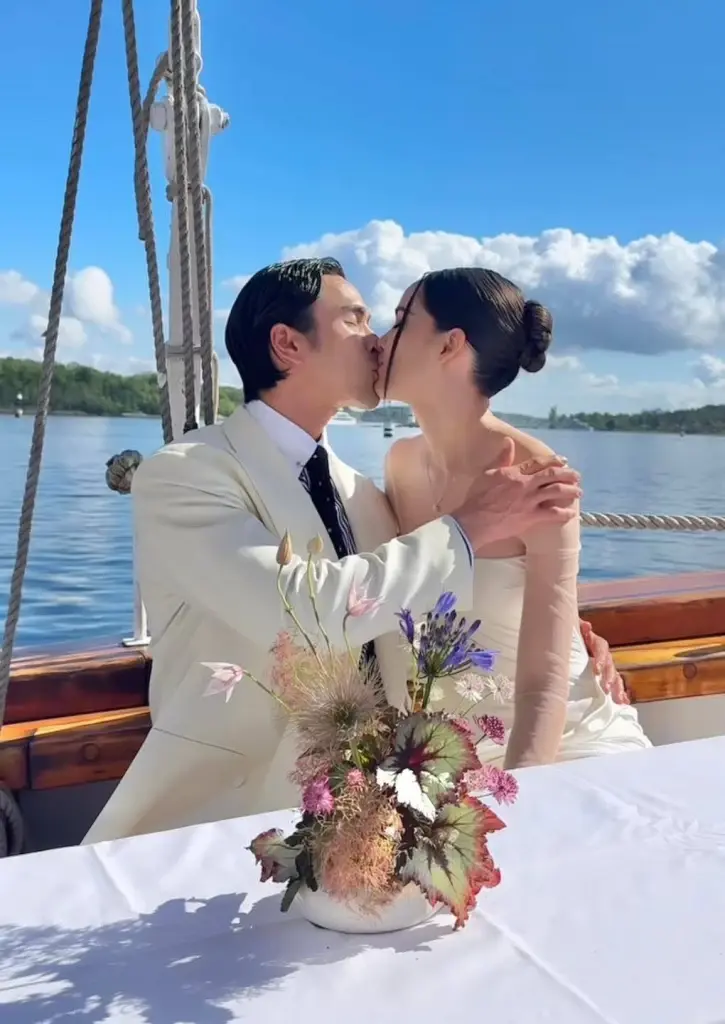 แฟนคลับใจละลาย ณเดชน์-ญาญ่า สวมชุดขาวคู่กันกลางวิวสวยนอร์เวย์  