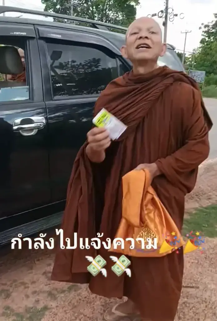 กราบสาธุ หลวงพ่ออำนวย วัดดังขอนแก่น ถูกรางวัลที่ 1 ญาติโยมแห่ยินดี