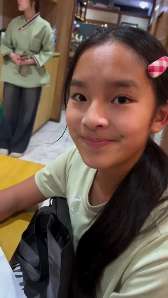 “สงกรานต์-น้องปีใหม่” สปีกอิงลิชคุยกัน เปิดการ์ดแล้วใจฟูมาก