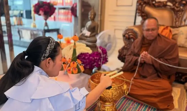 แห่ส่องตาลุกวาว เลขขันน้ำมนต์ "ฮาย อาภาพร" ทำบุญบ้านครั้งใหญ่