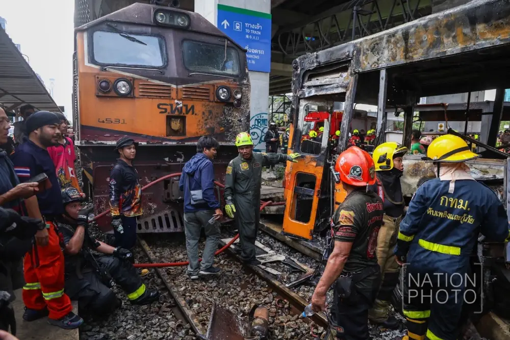 ตร.แจ้งข้อหา คนขับรถไฟ เหตุรถไฟชนรถเมล์ ดับ 8 ราย จ่อเรียกสอบเพิ่ม