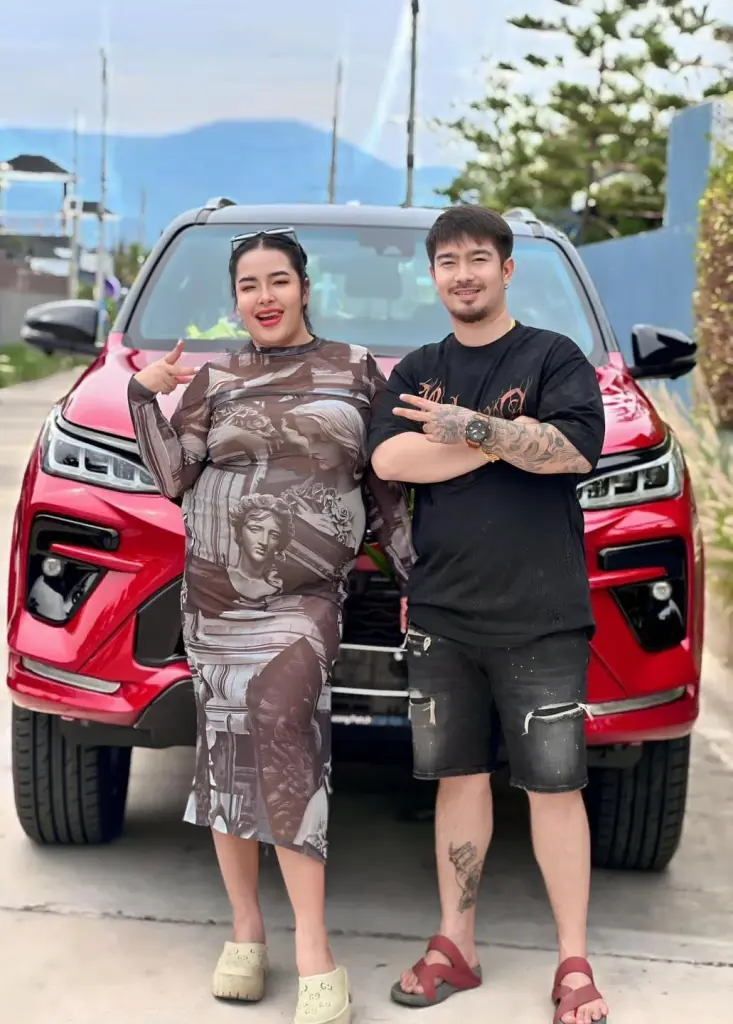 อนุโมทนาบุญ "อีหวึ่ง" อินฟลูฯชื่อดัง โกนผมบวชชี ศึกษาธรรม