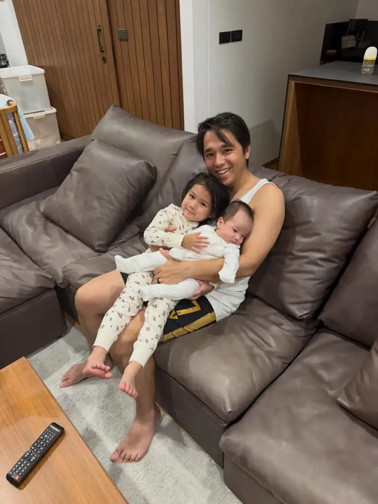 “อเล็กซ์ เรนเดลล์” เล่นน้ำกับลูก วันหยุดแสนสุข ไม่อยากออกจากบ้าน