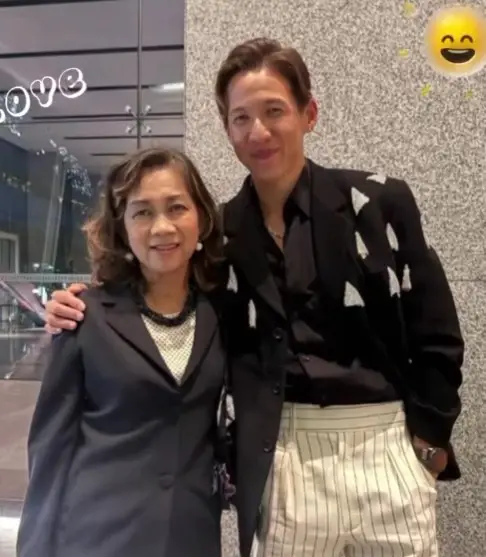 ส่องโฉมหน้า "แม่บุญธรรม" ทราย สก๊อต ผู้เยียวยาหัวใจตั้งแต่ 6 ขวบ