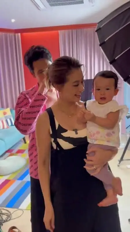 จับตา "เอมี่ กลิ่นประทุม" มีเบบี๋ หลังภาพล่าสุดชวนสงสัยสุดๆ
