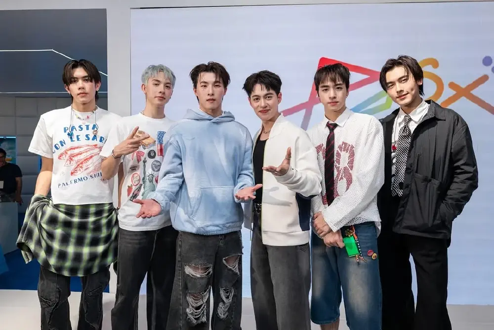 จำได้ไหม หนูน้อยในภาพคู่ "ต้า พาราด็อกซ์" วันนี้คือหนุ่มหล่อ