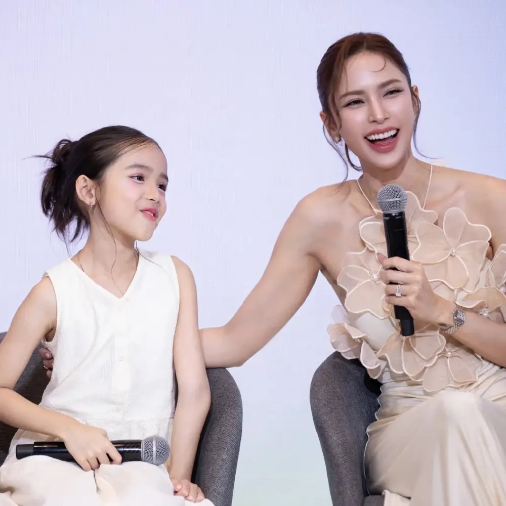 สำเนาถูกต้อง อุ้ม ลักขณา-น้องดิสนีย์ แต่งหน้าจัดเต็ม ลุคหวานฉ่ำ