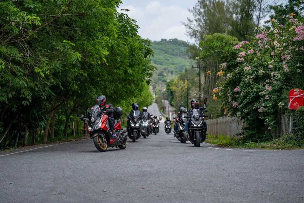 รถจักรยานยนต์ฮอนด้า พาชาว New Honda FORZA 350 และ ADV350 ออกทริปสุดเอ็กซ์คลูซีฟ