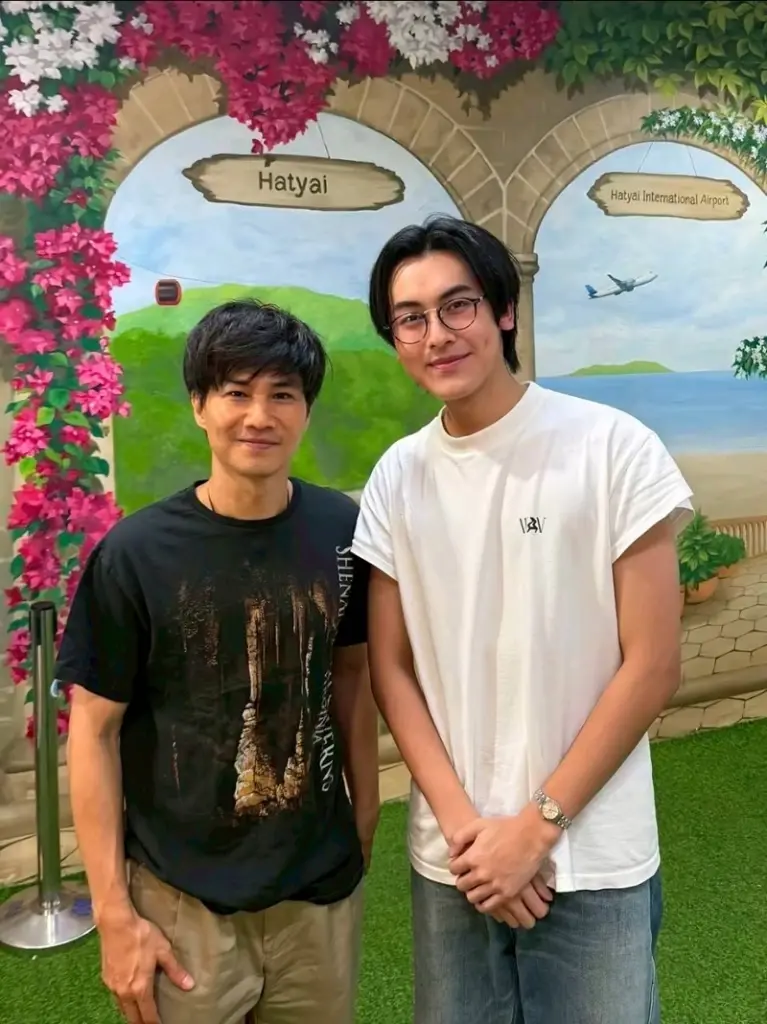 จำได้ไหม หนูน้อยในภาพคู่ "ต้า พาราด็อกซ์" วันนี้คือหนุ่มหล่อ