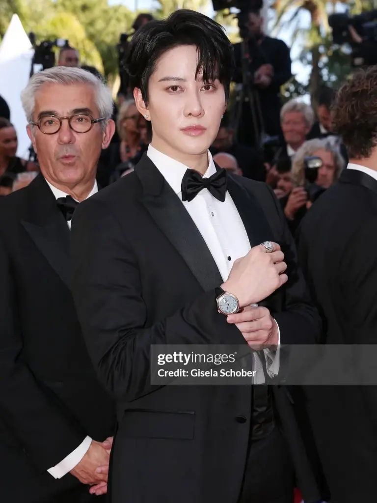 หล่อสะเทือนคานส์ “ไมค์ พิรัชต์” เปิดตัวลุค High-End บนพรมแดง 2026