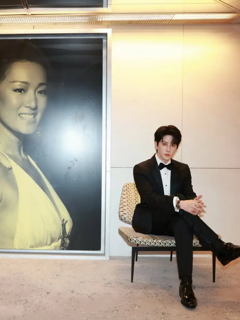หล่อสะเทือนคานส์ “ไมค์ พิรัชต์” เปิดตัวลุค High-End บนพรมแดง 2026