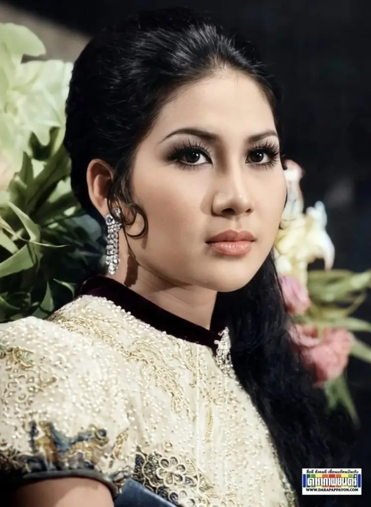 อัปเดตอาการ อดีตเซ็กซี่สตาร์รุ่นใหญ่ ป่วยสโตรก พบหมดสติในห้องน้ำ