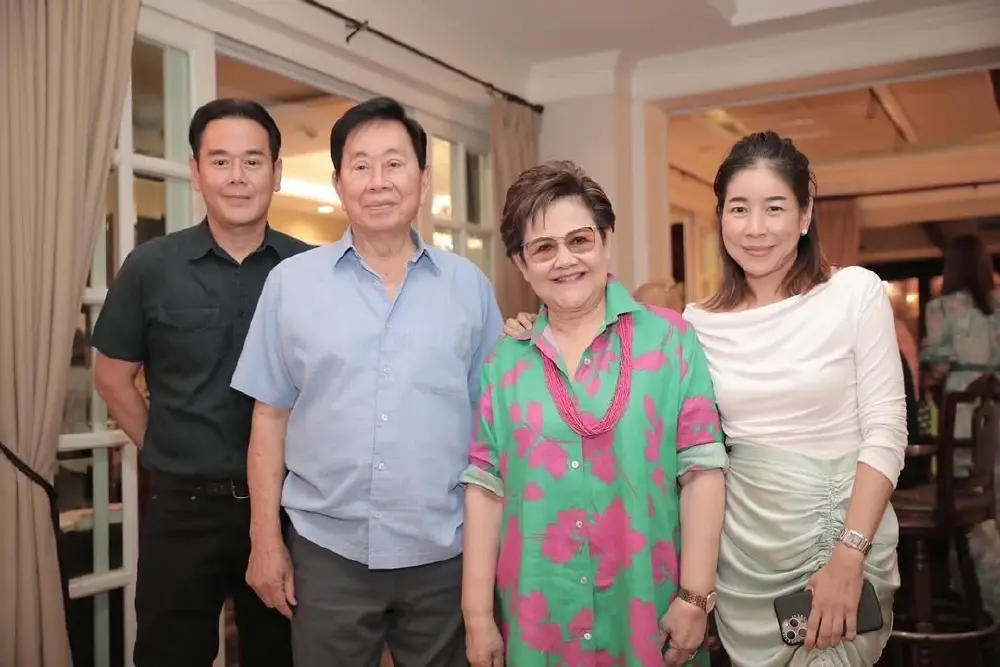 ครบทีม “เองตระกูล” ภาพหาดูยาก “เป๊ก สัณณ์ชัย” กับครอบครัว 