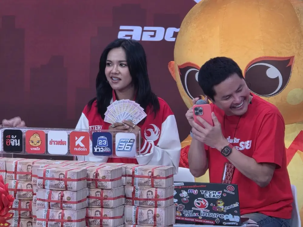 กรี๊ดลั่นบ้าน สาว กทม. ถูกรางวัลที่ 1 กับลอตเตอรี่พลัส 54 ล้าน