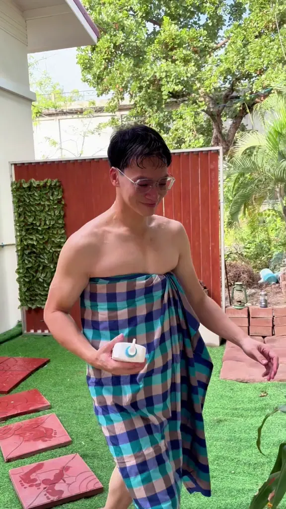 "บี้ สุกฤษฎิ์" นุ่งกระโจมอกรีวิวสกินแคร์ ฮากระจายจนแฟนๆ แห่แชร์