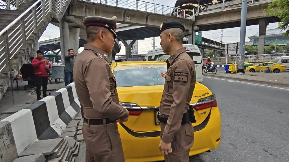 รอง ผบก.ปทุมธานี ตรวจส่วยแท็กซี่มังกรเขียว ยันโปร่งใสไร้เรียกรับเงิน