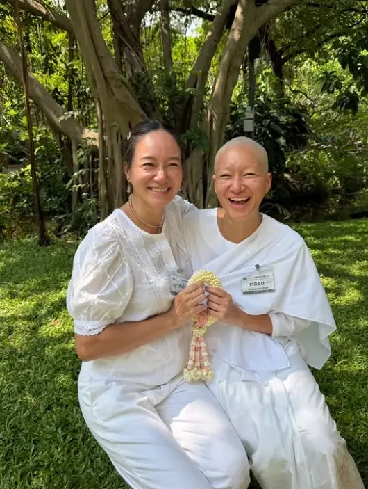 อนุโมทนาบุญ "ดาราสาวชื่อดัง" ตัดสินใจปลงผมบวชชีศึกษาธรรม