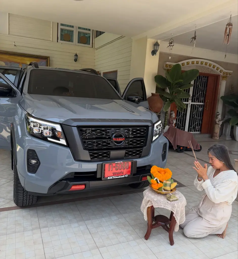 "แม่แก้ว" ปลื้มหนัก"ณเดชน์"ถอยรถป้ายแดงให้ เลขทะเบียนสะดุดตา