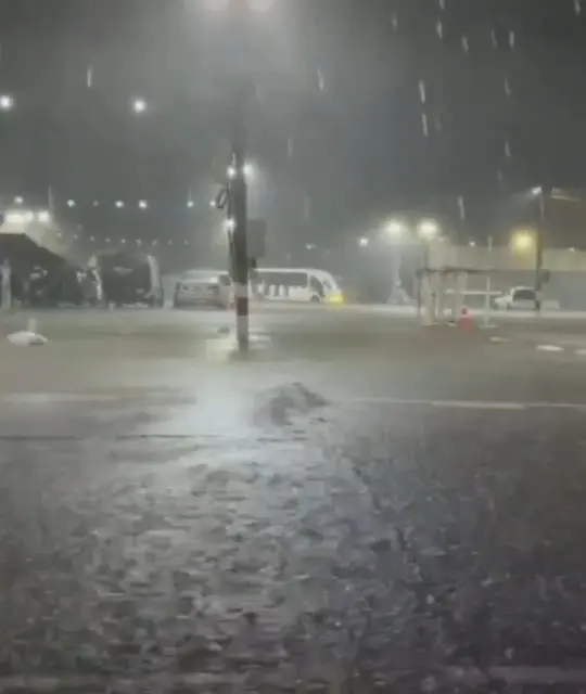 โคราชอ่วม! ฝนถล่ม 5ชม. น้ำท่วมเซฟวัน-ถนนมิตรภาพ รถเล็กระวัง