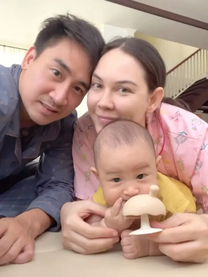 ละมุนทั้งเฟรม "แมท ภีรนีย์" กับลูกชาย  เช็กอินสวนดอกไม้ 