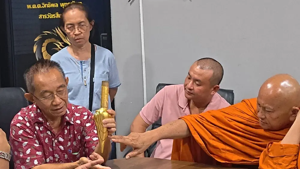 เจ้าอาวาสแจ้งความ ทองหล่อพระเกศ 45 บาท กลายเป็นทองเหลือง