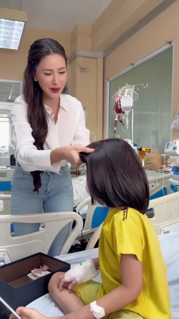 นางฟ้านอกจอ  ริต้า ศรีริต้า ลงพื้นที่ส่งกำลังใจถึงเด็กป่วยมะเร็ง  