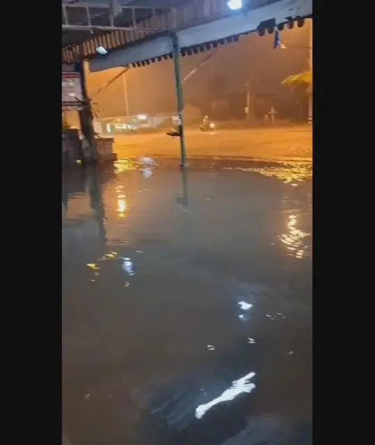 โคราชอ่วม! ฝนถล่ม 5ชม. น้ำท่วมเซฟวัน-ถนนมิตรภาพ รถเล็กระวัง