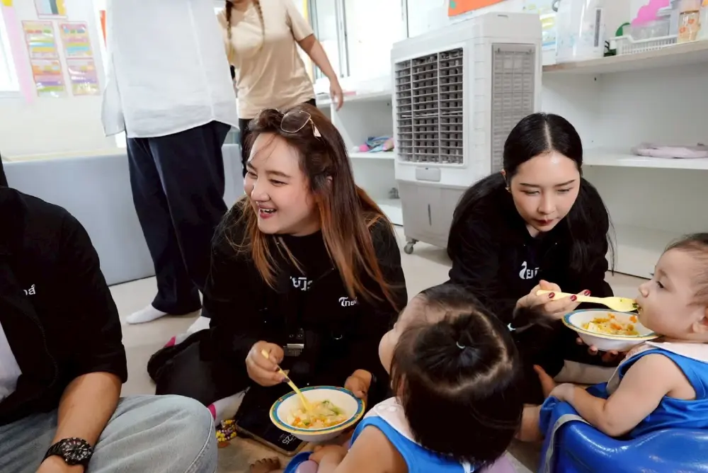 "ไทยนิวส์" ส่งต่อความสุข มอบสิ่งของ มูลนิธิเด็กอ่อนในสลัมฯ 