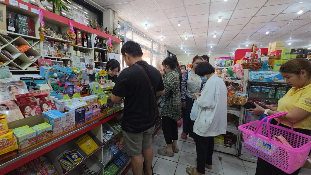 วอนเพิ่มวงเงิน ชาวอุทัยธานีแห่ใช้สิทธิ์ไทยช่วยไทยพลัสวันสุดท้าย