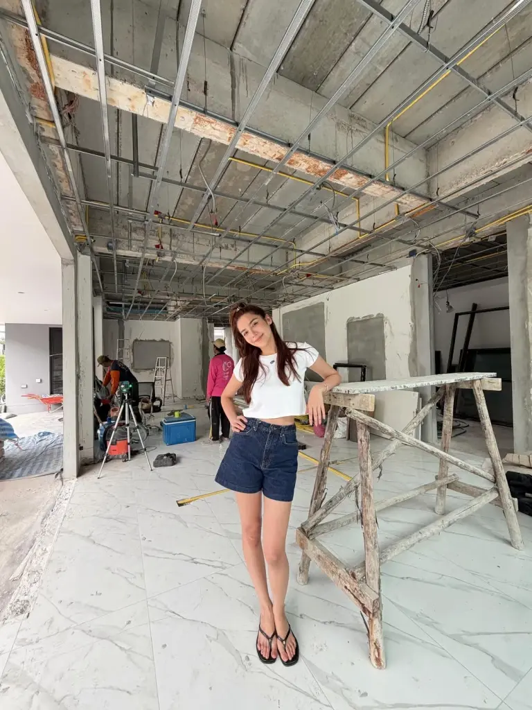 จีน่า เดอะเฟซ เปิดภาพบ้านใหม่ ขนาดสร้างไม่เสร็จยังฉายแววสวยสับ 
